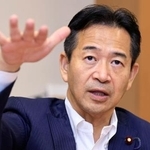 　インタビューに答える公明党の岡本三成代表