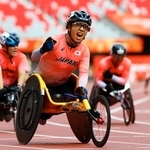 　男子１００メートル（車いすＴ５１、５２）で優勝した佐藤友祈＝パロマ瑞穂スタジアム
