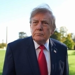　ホワイトハウスで記者団に語るトランプ米大統領＝２１日、ワシントン（ＡＰ＝共同）