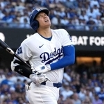 　リーグ優勝決定シリーズのブルワーズ戦で三振に終わり、顔をしかめるドジャースの大谷翔平＝１５日、ロサンゼルス（ロイター＝共同）