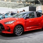 　ブリュッセルで開かれた自動車ショーに展示されたトヨタ自動車の「ヤリス」＝１月（ゲッティ＝共同）