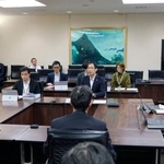 　ＪＲ米坂線の復旧を巡り、新潟県が開いたＪＲ東日本らとの会合＝２２日午前、新潟市