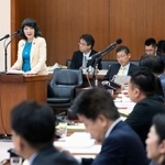 　衆院財務金融委で答弁する片山財務相＝２３日午前
