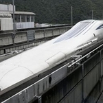 　リニア中央新幹線の試験車両＝９月、山梨県都留市