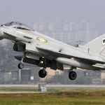 　英軍のタイフーン戦闘機＝２０１６年１１月、韓国の米空軍烏山基地（共同）