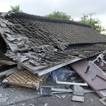 　地震で倒壊した家屋＝７月、熊本県宇城市