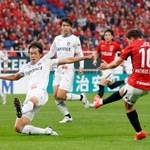 　浦和-長崎　後半、先制ゴールを決める浦和・マテウスサビオ（右）＝埼玉スタジアム