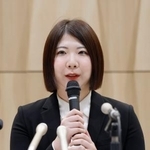 　記者会見する西山朋佳白玲＝２６日午前、東京都渋谷区の将棋会館