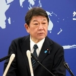 　記者会見する茂木外相＝２７日午前、外務省