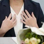 　第２回公判を終え、記者会見する元部下の女性＝２７日午後、大阪市北区