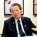 　記者会見する日本商工会議所の小林健会頭＝２７日、インド・ニューデリー（共同）