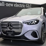 　メルセデス・ベンツ日本が発売した「ｅｌｅｃｔｒｉｃ　ＧＬＣ」＝２８日午前、東京都内