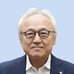 　福岡県議会の蔵内勇夫前議長