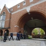 　学校法人同志社＝京都市上京区