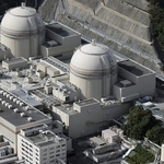 　関西電力大飯原発の３号機。左奥は４号機＝福井県おおい町