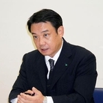　中間決算について説明するゼンリンの竹川道郎社長＝２９日午後、北九州市