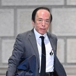 　金融政策決定会合に出席するため、日銀本店に入る植田総裁＝２９日午前（代表撮影）