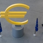 　欧州中央銀行（ＥＣＢ）本部にある通貨ユーロのシンボル＝４月３０日、ドイツ・フランクフルト（ゲッティ＝共同）