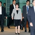 　首相官邸に入る高市首相＝３０日午前