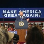 　米サウスカロライナ州ロックヒルで演説するトランプ大統領＝２９日（共同）