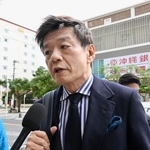 　取材に応じるジャングリア沖縄の企画を担う刀の森岡毅ＣＥＯ＝３０日午後、那覇市