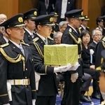 　殉職した警察官や人命救助で亡くなった民間人を追悼する慰霊祭＝３１日午後、東京都千代田区（代表撮影）