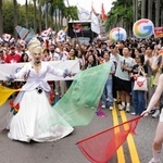 　３１日、台北市で行われたＬＧＢＴなど性的少数者によるパレード（共同）