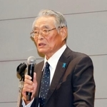 　拉致問題の早期解決を願う集会で発言する松本京子さんの兄孟さん＝３１日午後、鳥取県米子市