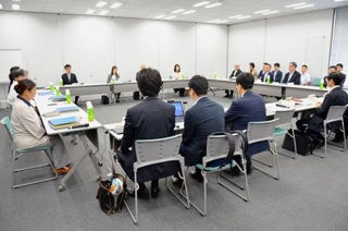 　中央最低賃金審議会の小委員会＝１日午前、東京都千代田区