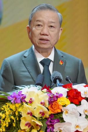 　ベトナムの首都ハノイで開かれた式典で演説するトー・ラム共産党書記長＝２０２４年１２月（共同）