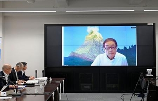 　東京電力柏崎刈羽原発の再稼働を巡り、新潟県が開いた公聴会＝３日午後、新潟市