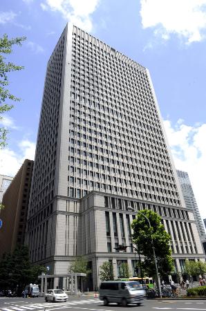 　日立製作所本社が入るビル＝東京都千代田区丸の内