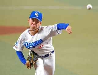 　８回３失点でプロ初勝利を挙げた中日・金丸＝バンテリンドーム