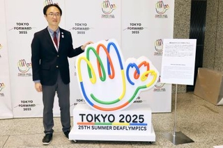 　日本マイクロソフトから東京都職員に転職した金沢聖訓さん＝４月、東京都庁