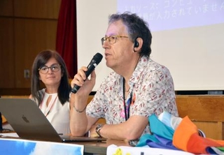 　分科会で話すピエール・ビラールさん（右）＝８日午前、長崎市