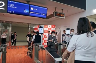 　日本航空の成田-シカゴ線の搭乗口＝５月、成田空港