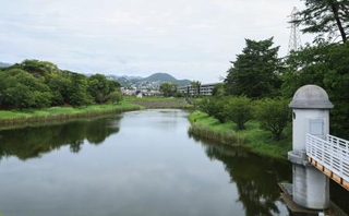 　小説「火垂るの墓」の舞台となった兵庫県西宮市の「ニテコ池」