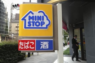 　ミニストップの店舗に設置された看板＝１８日