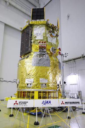 　新型無人補給機「ＨＴＶ-Ｘ」１号機の機体＝６月、鹿児島県の種子島宇宙センター