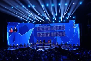 　サッカー欧州チャンピオンズリーグ（ＣＬ）の１次リーグ組み合わせ抽選＝２８日、モナコ（ロイター＝共同）