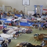 　能登半島地震で避難所となった、石川県珠洲市の中学校の体育館＝２０２４年１月