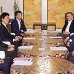 　ガソリン税の暫定税率廃止法案を巡る与野党の実務者協議＝１日午後、国会