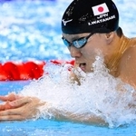 　男子２００メートル平泳ぎ決勝で力泳する渡辺一平。銀メダルを獲得した＝シンガポール（共同）