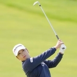 　第３ラウンド、２番でショットを放つ西郷真央＝ロイヤルポースコールＧＣ（共同）