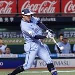　１０回西武１死、代打村田が左越えに同点本塁打を放つ＝ベルーナドーム
