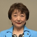 　郡和子氏