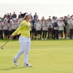 　通算１１アンダーで優勝を決めた山下美夢有＝ロイヤルポースコールＧＣ（共同）