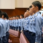 　警視庁警察学校の入校式に臨む大卒の初任科生＝５日午前、東京都府中市