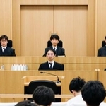 　大分県宇佐市で起きた強盗殺人事件の控訴審判決が言い渡された福岡高裁の法廷＝５日午後