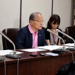 　記者会見する代理人の河合弘之弁護士（左から２人目）ら＝５日午後、東京・霞が関の司法記者クラブ